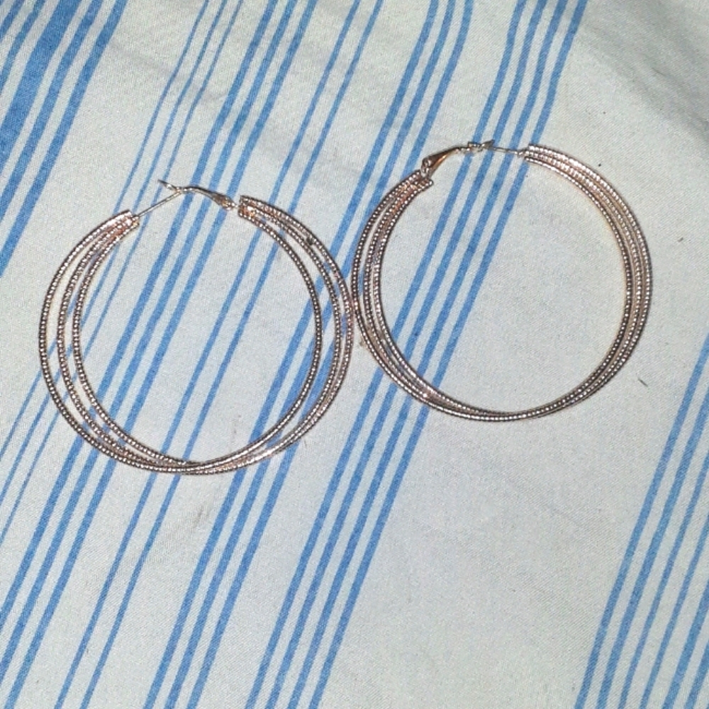 Fashionable Three ringed Hoop earings